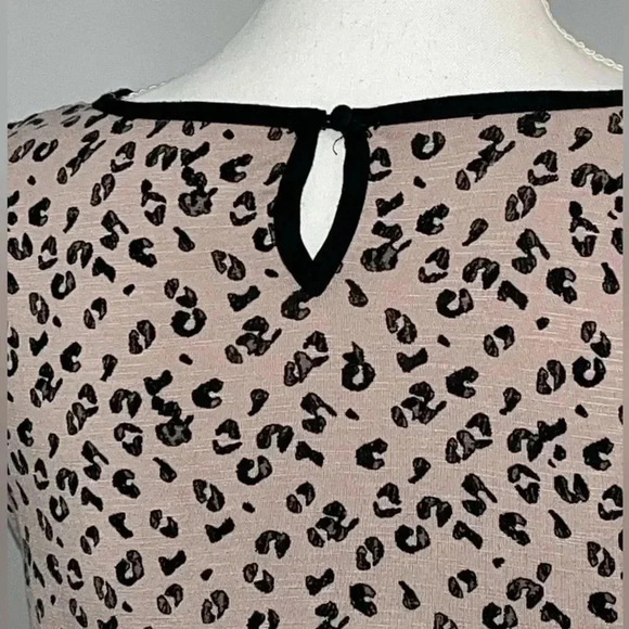 LOFT size M EUC leopard tank with lace accent - Picture 5 of 8